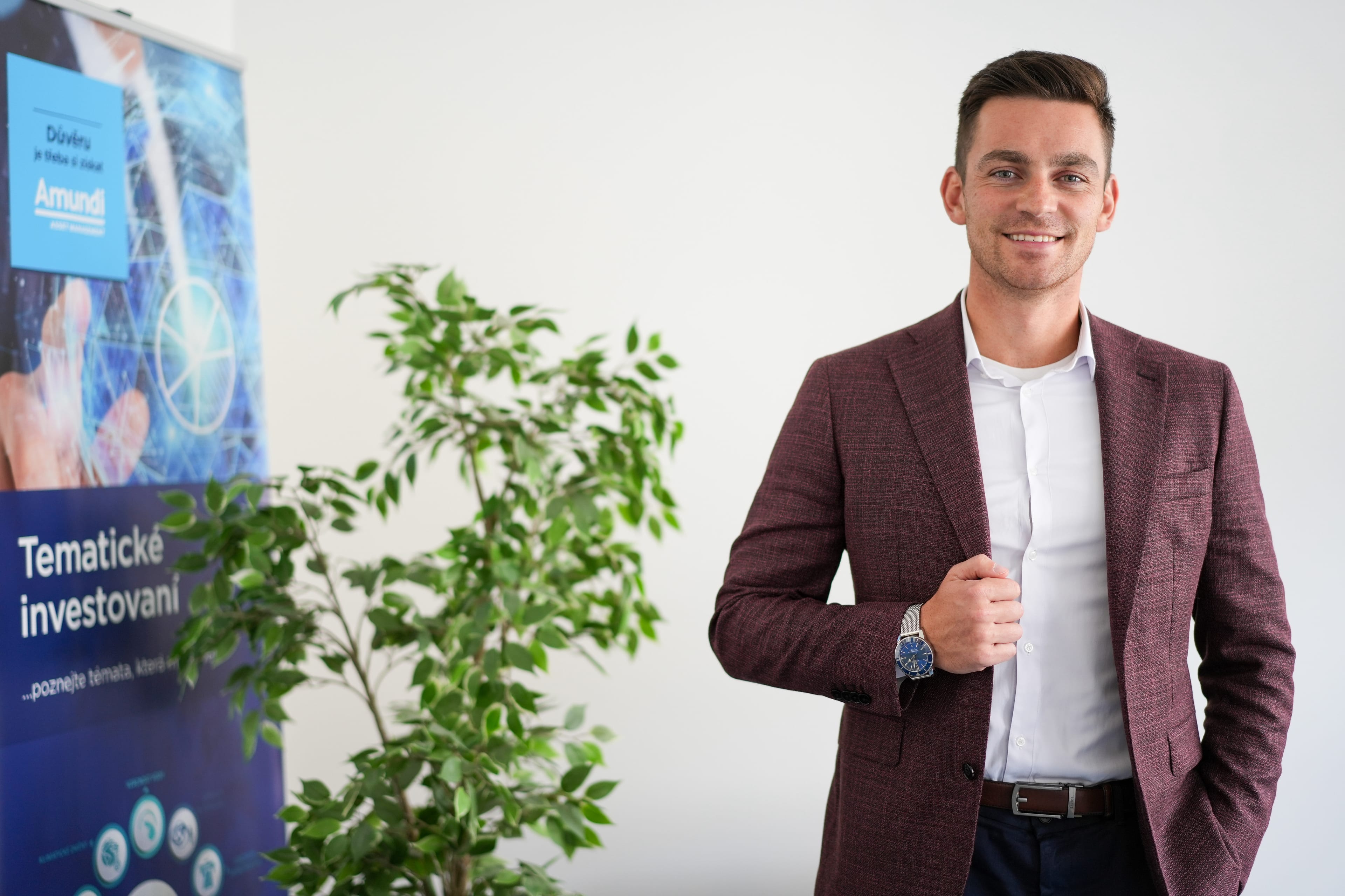 Marek Příbramský při konzultaci — finanční poradce Premium Brokers